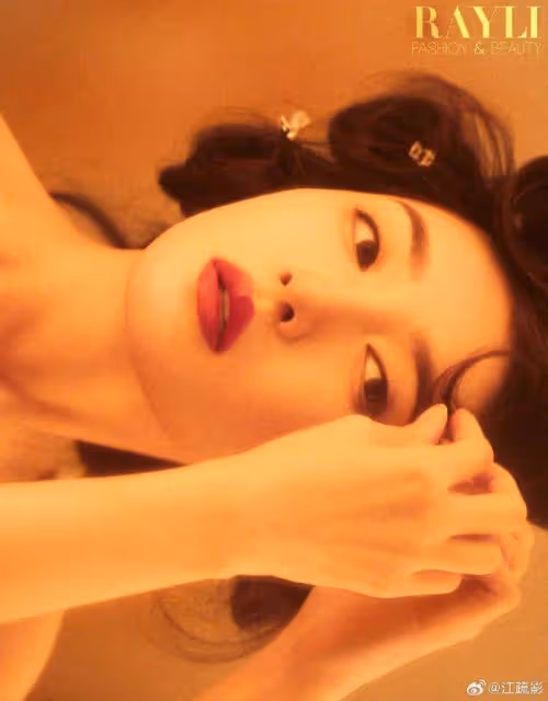 江疏影曬各類靚麗寫真!膚白貌美身材曼妙性感撩人