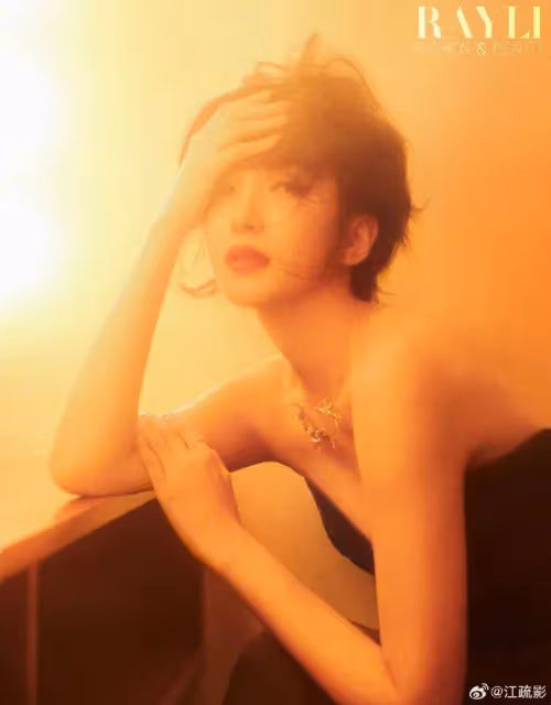 江疏影曬各類靚麗寫真!膚白貌美身材曼妙性感撩人