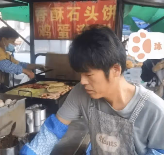 撞臉周杰倫擁300萬粉絲！　「粥餅倫」堅持每天賣餅12小時原因曝光