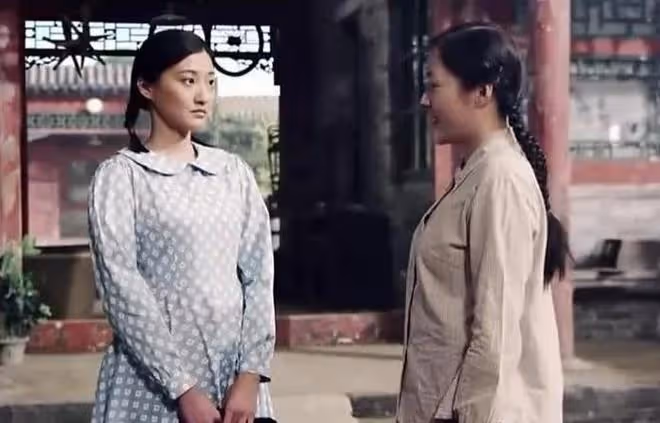 父母走了大姐帶著我出嫁，58歲大姐生活不能自理，我熱湯熱菜照顧