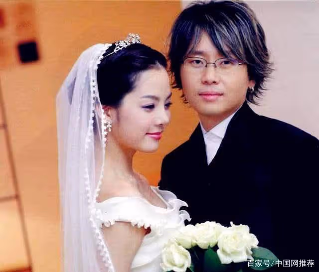 她27歲離婚,後遠嫁中國,被公婆寵上天,今39歲美成這樣!