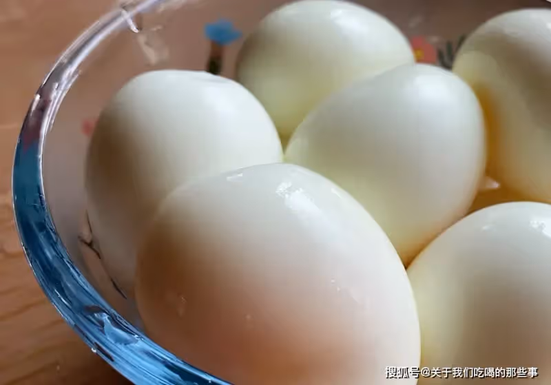 煮雞蛋時，是熱水下鍋，還是冷水下鍋？煮幾分鐘最鮮嫩？漲知識了