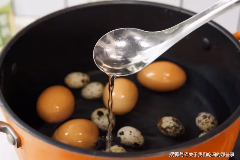 煮雞蛋時，是熱水下鍋，還是冷水下鍋？煮幾分鐘最鮮嫩？漲知識了