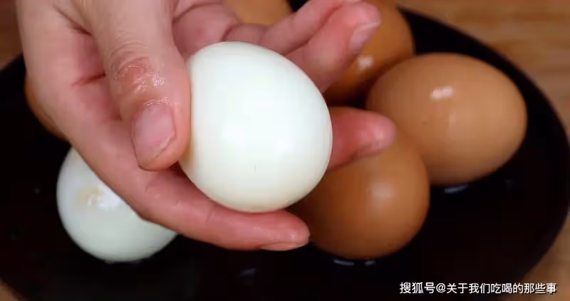 煮雞蛋時，是熱水下鍋，還是冷水下鍋？煮幾分鐘最鮮嫩？漲知識了