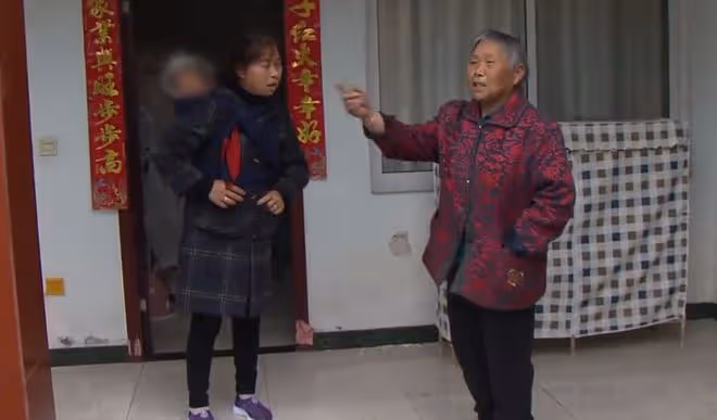 71歲老人回家養老，竟然被兒子兒媳斷水斷電，廁所都不能上