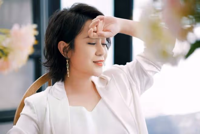 馬麗逛街在折扣區挑衣服引發熱議,網友:這才是真正的會過日子!