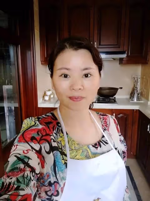 我當看護15年!剛辦完僱主喪事「我拿行李準備離開」,萬萬沒想到「他突出現攔住我」…