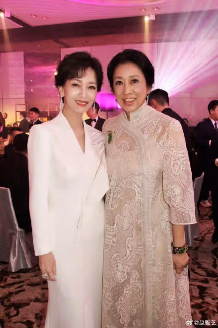 70歲趙雅芝攜夫出席活動,與郭晶晶婆婆等港星同框,不像七旬老人