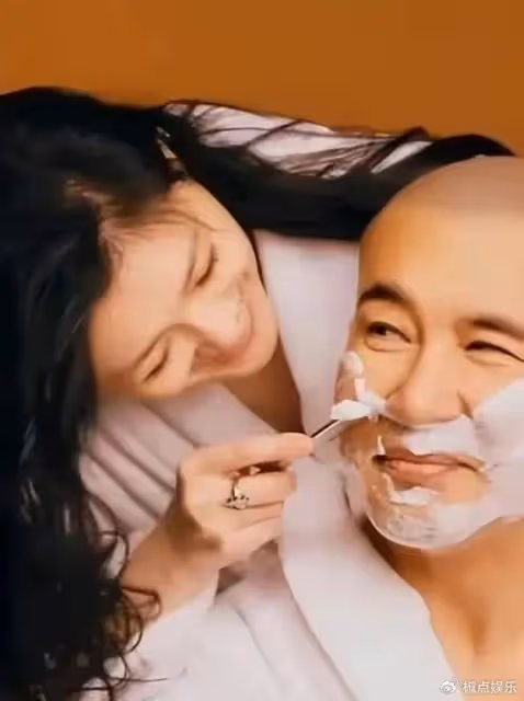 一次節目,張菲問李敖:「你對汪小菲和大S的婚姻怎麼看?」李敖回答3