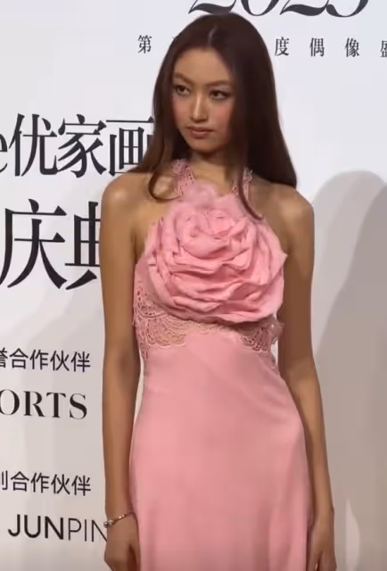 任達華為何69歲還在拼，全部家產給小12歲嬌妻，揭秘超模琦琦