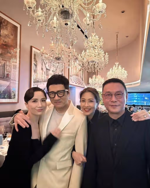 TVB男星單立文慶祝65歲生日！圈中好友現身送祝福，妻子甜蜜獻吻