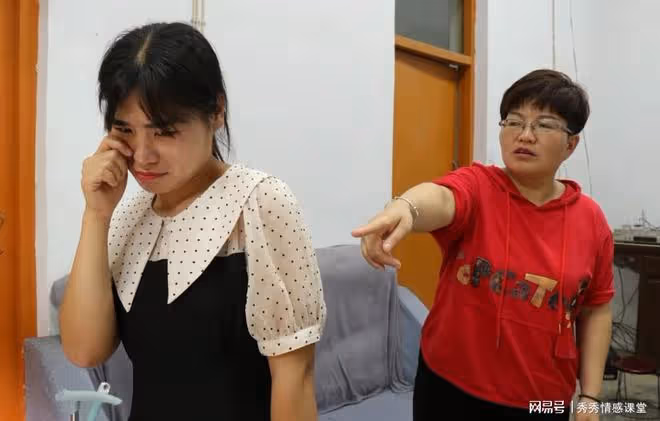 三姐在家住了十幾天，返程前母親忽然跟她提要求，三姐聽完就哭了