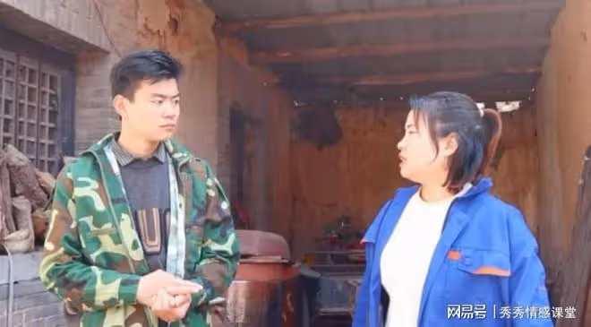 弟弟結婚我拿15萬,我離婚想回家過年,弟弟卻連門都沒讓我進