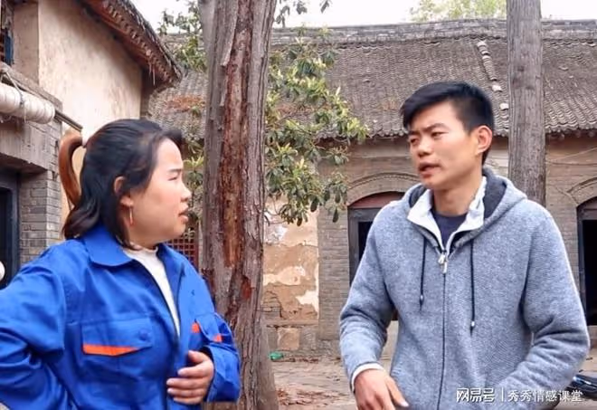 弟弟結婚我拿15萬,我離婚想回家過年,弟弟卻連門都沒讓我進