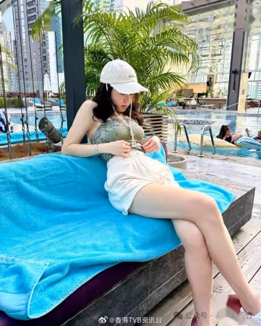 TVB老戲骨26歲愛女曬泳裝!新婚人妻豐滿身材勁養眼