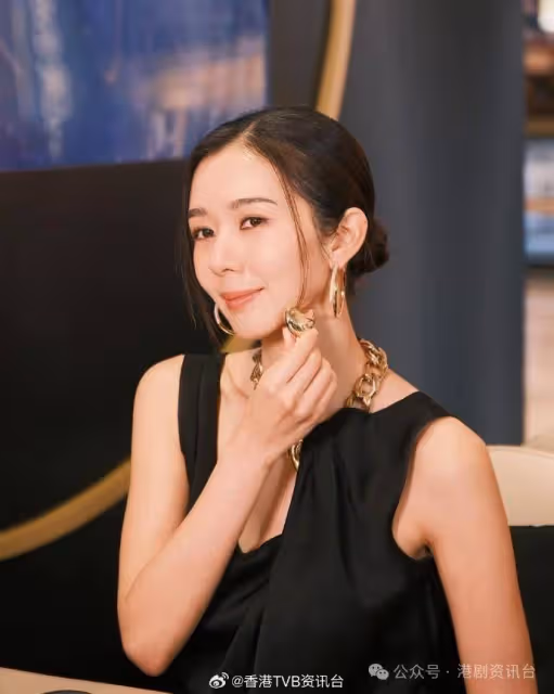 麥明詩單身最後活動靚相曝光!背心高衩裙曬長腿 待嫁新娘狀態大勇