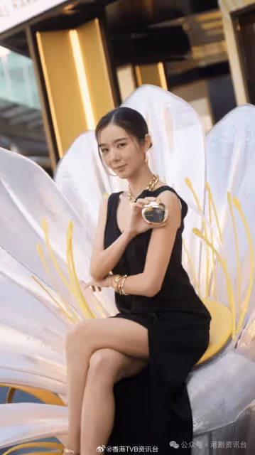 麥明詩單身最後活動靚相曝光!背心高衩裙曬長腿 待嫁新娘狀態大勇