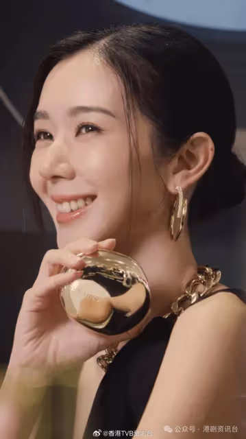 麥明詩單身最後活動靚相曝光!背心高衩裙曬長腿 待嫁新娘狀態大勇
