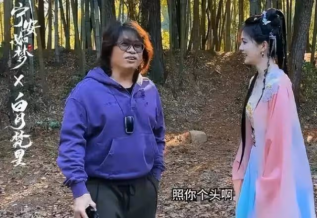 於正直播懟白鹿粉絲,低分導演堅決不換,網友:他對得起白鹿