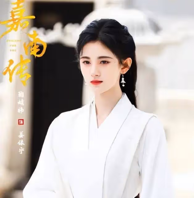 於正直播懟白鹿粉絲,低分導演堅決不換,網友:他對得起白鹿