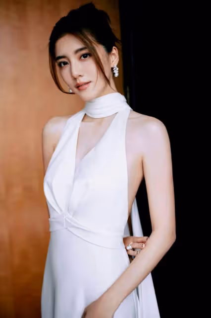 TVB前男星老婆大曬穿搭,網友批老土不如前女友!遭反擊:不喜歡別看