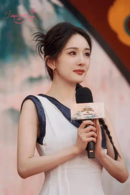 楊冪:內地娛樂圈獨領風情,身姿無與倫比!