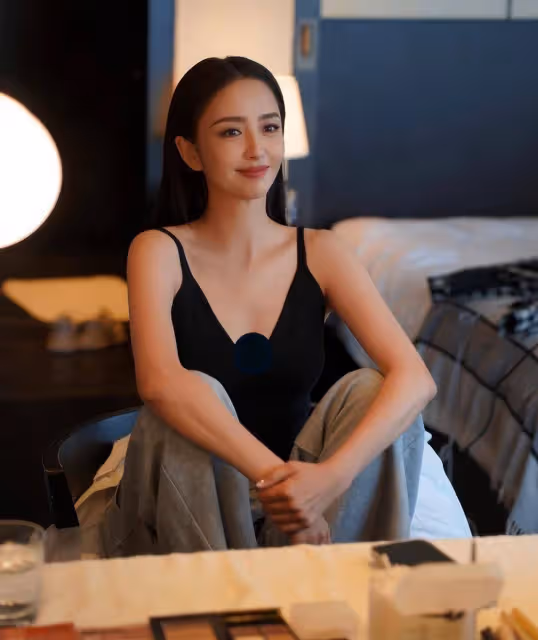 佟麗婭自稱「全班最丑」,看了合照才知道,這是什麼神仙班級!