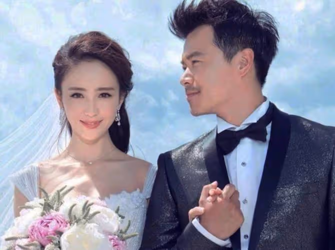 佟麗婭自稱「全班最丑」,看了合照才知道,這是什麼神仙班級!