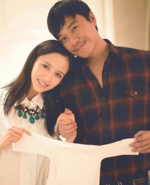 佟麗婭自稱「全班最丑」,看了合照才知道,這是什麼神仙班級!