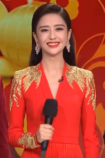 佟麗婭自稱「全班最丑」,看了合照才知道,這是什麼神仙班級!
