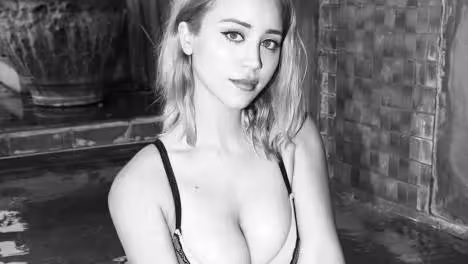 展現女性魅力的藝術之美：探尋凱莉考恩的自信與風采