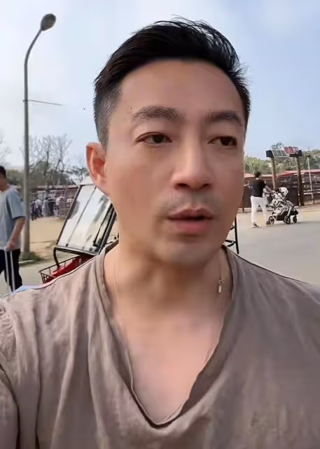 戒不掉戀愛腦!汪小菲穿變形T恤太寒酸,被嘲掙錢供養現任和前任