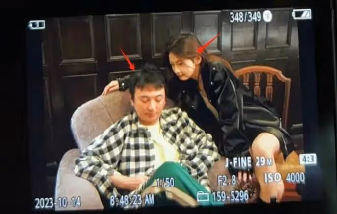 王思聰陪女伴買包被拍,側身耳語太親密,正牌女友泰國散心獨美