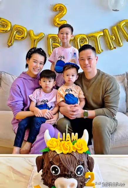 胡杏兒老公51歲生日,三個兒子和爸爸一起許願,李乘德滿臉幸福