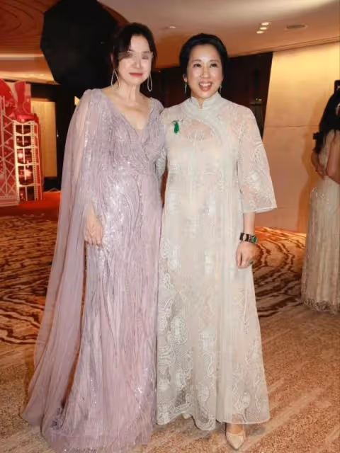 香港慈善晚宴:趙雅芝朱玲玲比美,霍啟山有風度,曾志偉惹爭議!