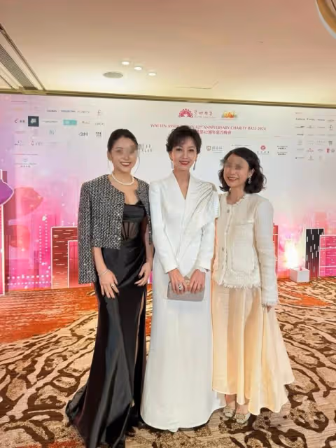 香港慈善晚宴:趙雅芝朱玲玲比美,霍啟山有風度,曾志偉惹爭議!