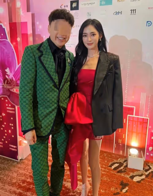 香港慈善晚宴:趙雅芝朱玲玲比美,霍啟山有風度,曾志偉惹爭議!