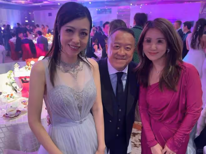 香港慈善晚宴:趙雅芝朱玲玲比美,霍啟山有風度,曾志偉惹爭議!