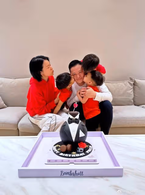 胡杏兒為老公慶生,夫妻倆貼臉撒糖,三個兒子爭相獻吻爸爸超有愛