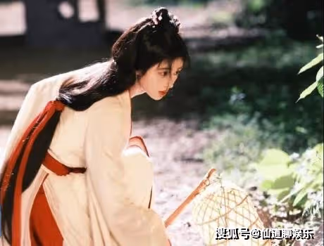 《花間令》男二喜歡女主嗎？《花間令》上官芷為什麼死？