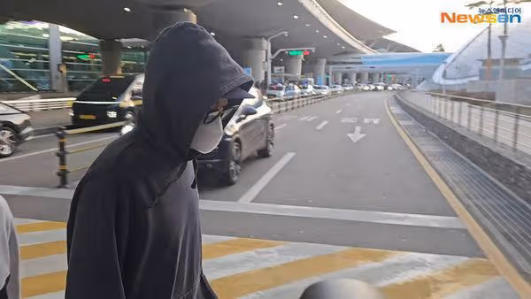 快訊/柳俊烈認愛後首現身!「全身包緊緊」快閃 韓韶禧獨留夏威夷