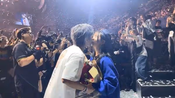 快訊/鼓鼓落淚求婚大元! 演唱會中途下跪:你願意嫁給我嗎
