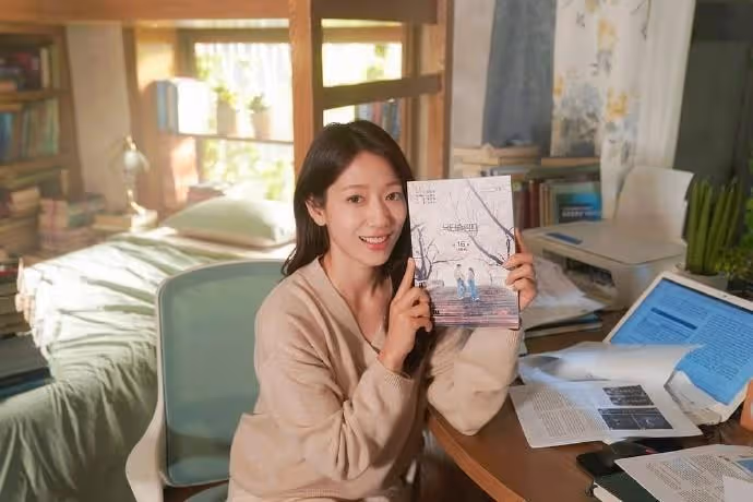 「浪漫喜劇女王」朴信惠透露，每天以南荷娜的身份，生活得很開心