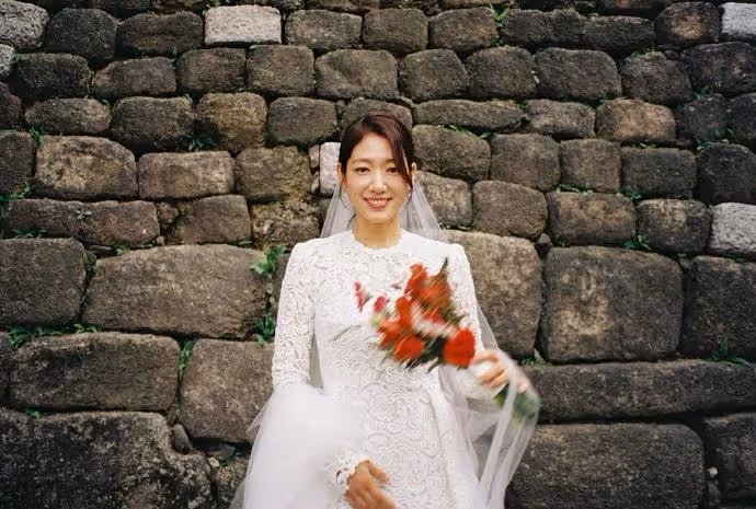 「浪漫喜劇女王」朴信惠透露，每天以南荷娜的身份，生活得很開心