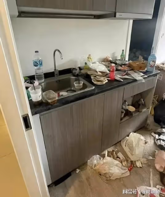 離譜至極!4名未成年2男2女混住3個月,現場不堪入目,家長在哪裡