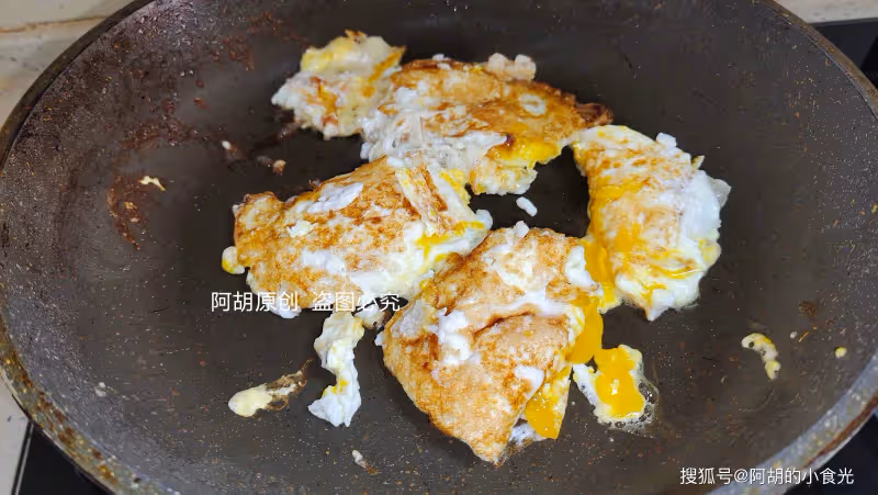 腐竹和它絕配，一碗全是高蛋白！隨手燜一鍋，口口軟嫩，配米飯每一口都滿足