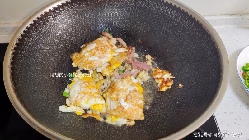 腐竹和它絕配，一碗全是高蛋白！隨手燜一鍋，口口軟嫩，配米飯每一口都滿足