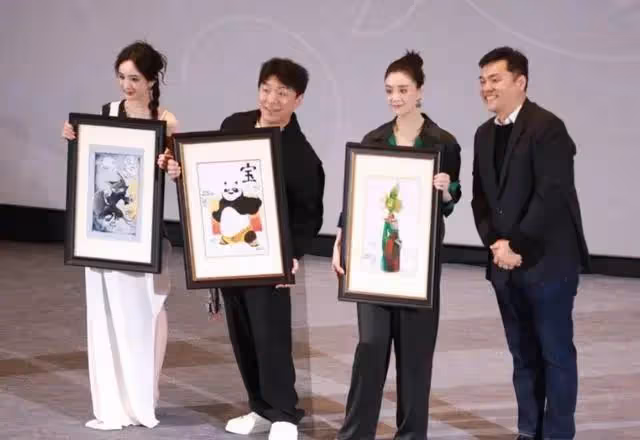 震撼首映《功夫熊貓》楊冪黃渤蔣欣攜手席捲全球！楊冪首穿高定