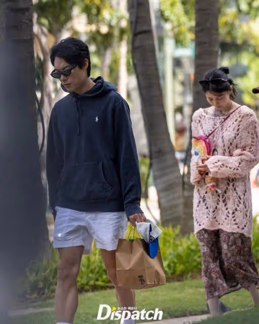 韓素希和柳俊烈約會照片公開，兩人表情憂慮，絲毫沒有戀愛氛圍感