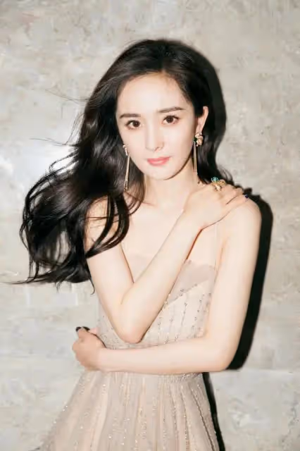 李雪琴綜藝近照曝光被誇秒變女神,網友:她把東北話改掉就好多